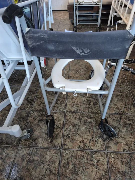 Cadeira higiênica  - Foto 4