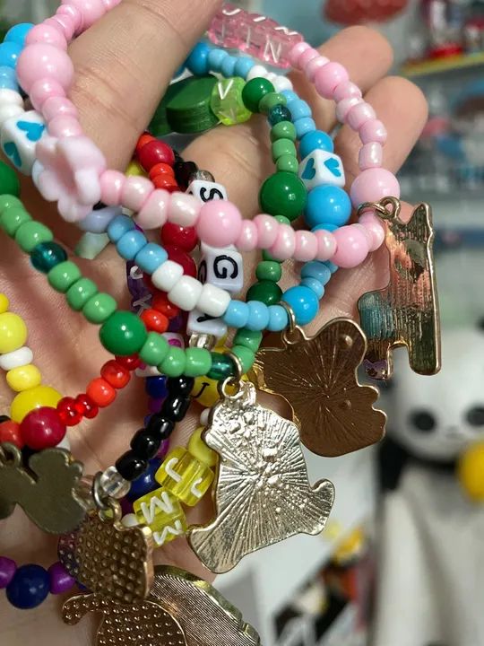 Lote com 7 Pulseiras de miçangas BTS  - Foto 4