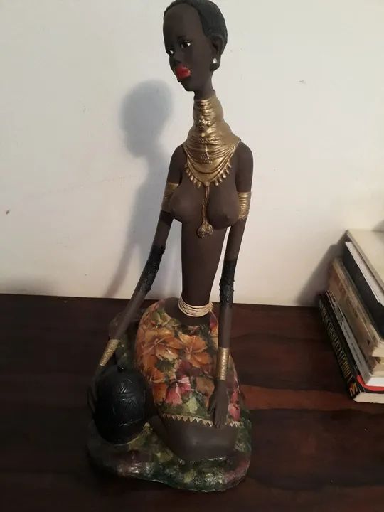 Escultura em gesso com detalhes em palha e tecido  - Foto 6