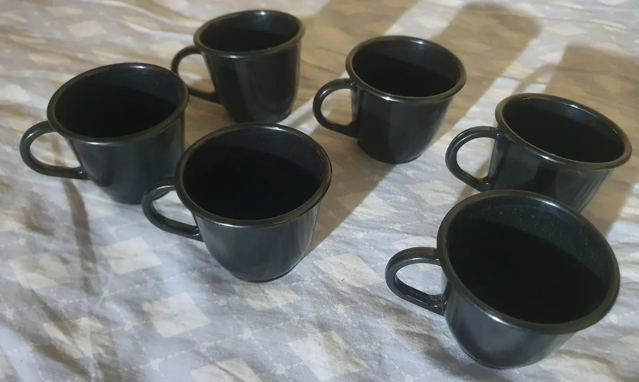 Jogo de 6 xícaras de café pretas