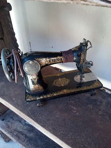 Máquina de costura antiga  - Foto 2