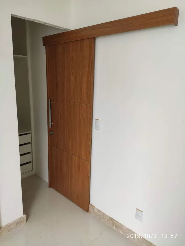 Assentamento e confecção de portas de giro e de correr - Foto 2