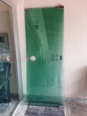 Duas portas de vidro de 2,10cm de altura 81cm de largura