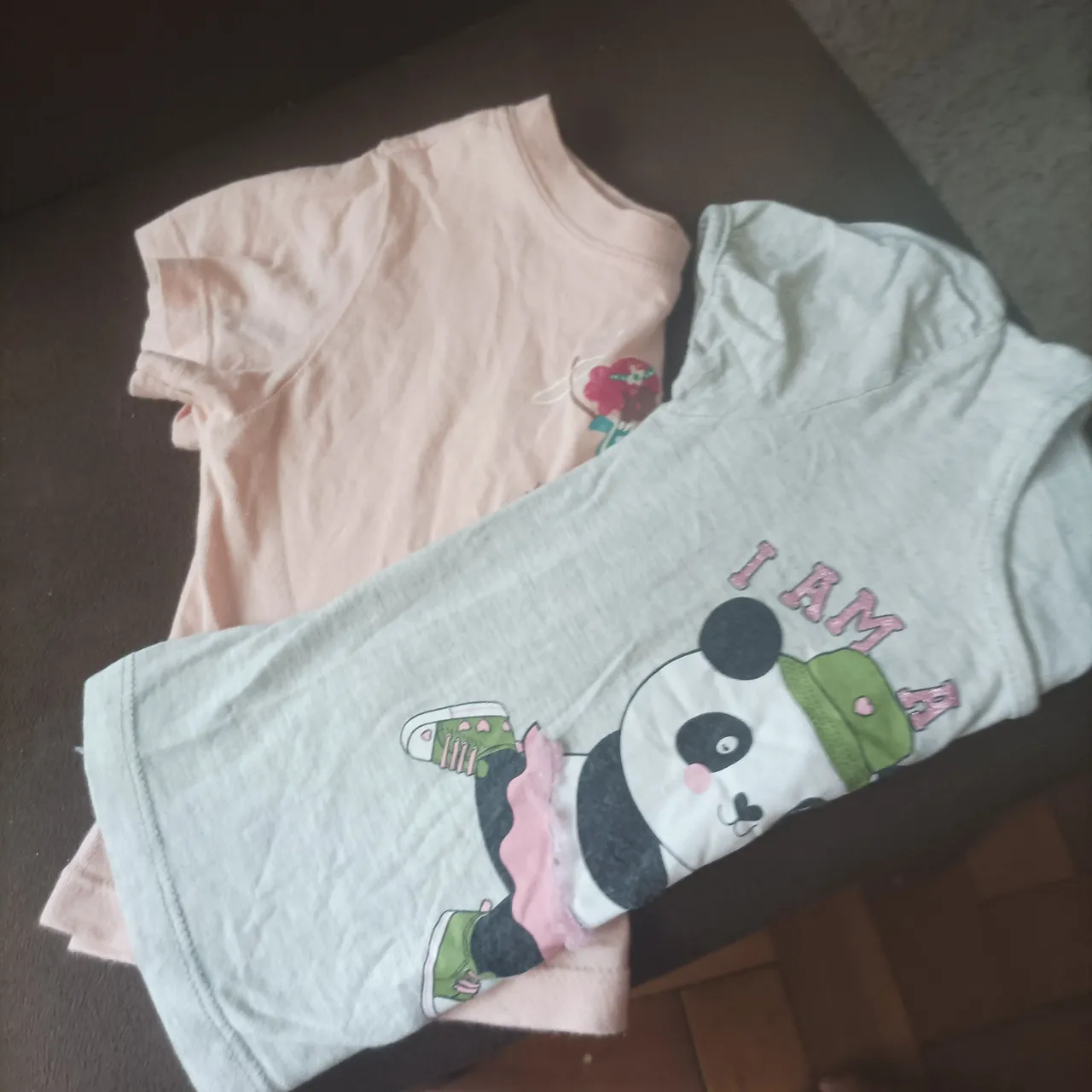 Camiseta menina. Tamanho 2 e 3 anos. Malha