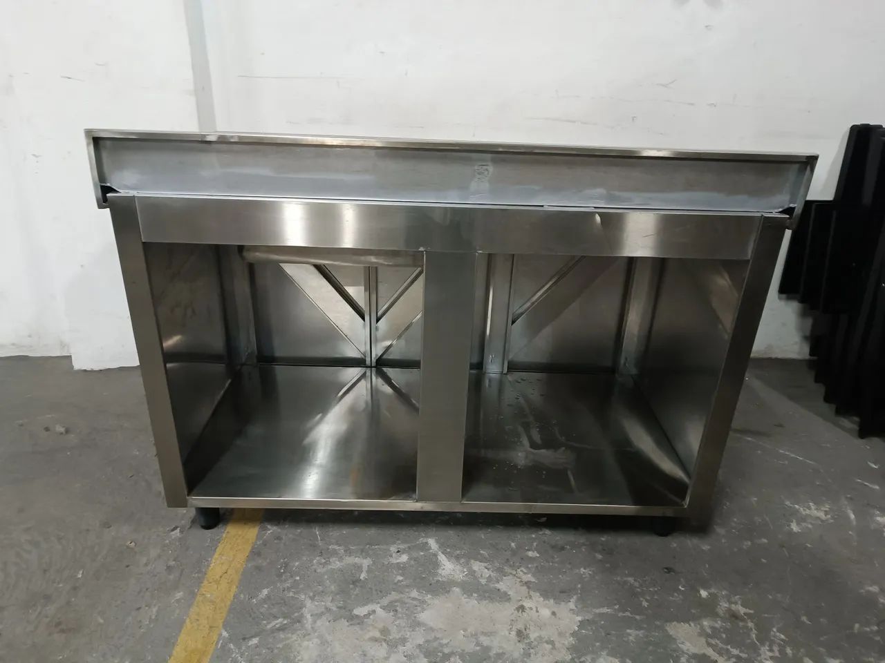 Balcão seco 3 portas com pia do lado direito todo de inox em ótimo estado  - Foto 5