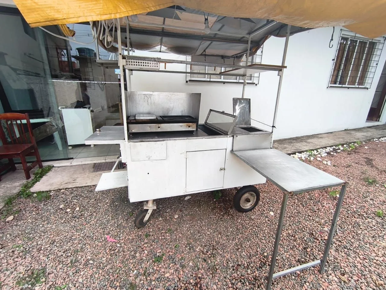 VENDO CARRINHO DE CACHORRO-QUENTE COMPLETO - PRONTO PARA TRABALHAR!<br>