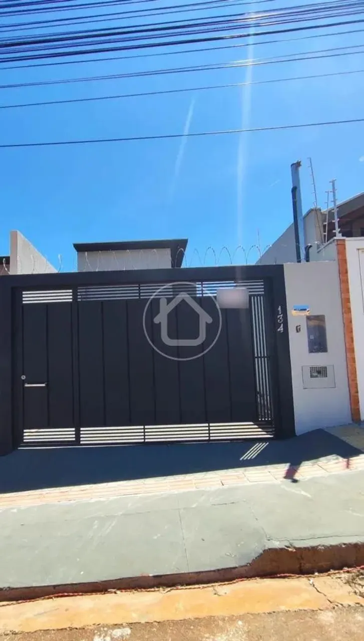 CASA COM SUITE NO CORONEL ANTONINO