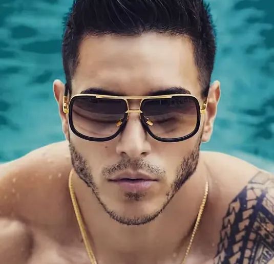 Óculos de Sol Masculino com Armação em Metal Dourado