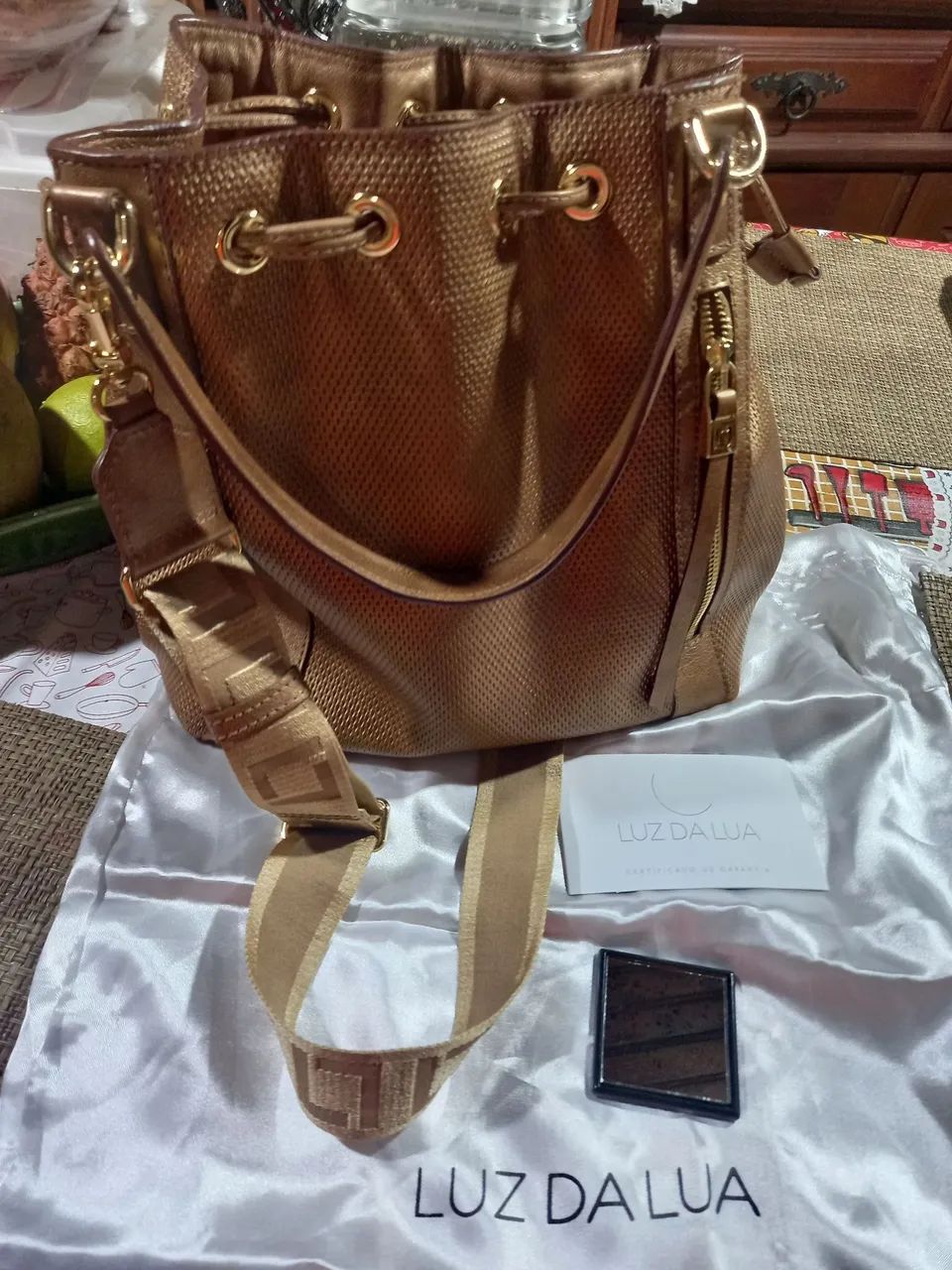 Bolsa de Ombro Luz da Lua Dourada