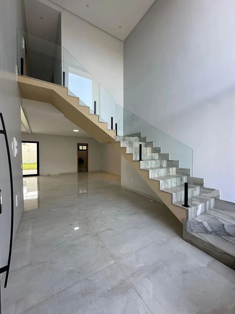 Lindo Sobrado Novo à Venda no Jardim  4 Suítes + Lavabo | Alto Padrão - Foto 3