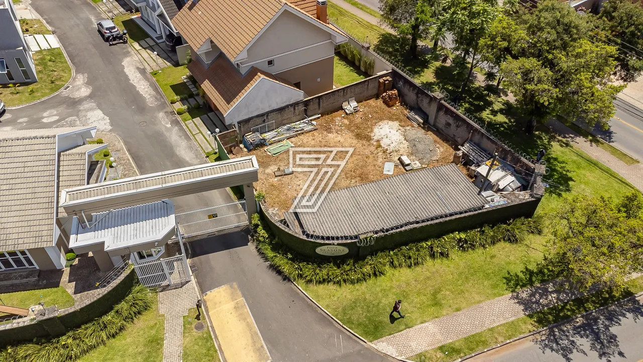 Terreno em Condomínio fechado, com 251m² privativos em Santa Felicidade - Curitiba - PR