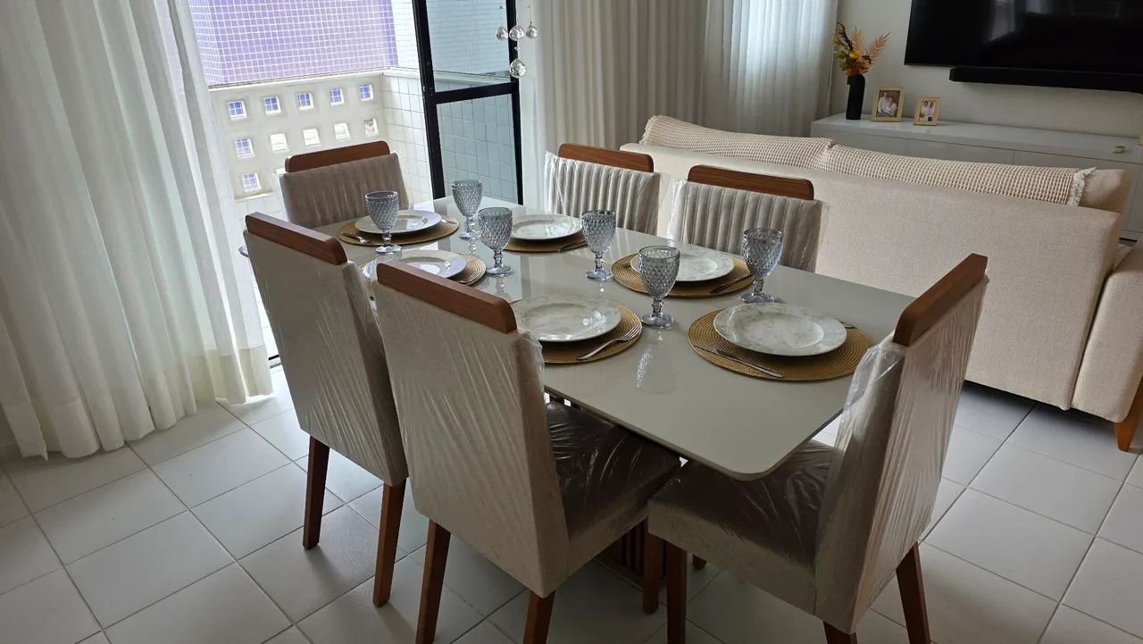 Mesa de Jantar de 1,80m x 90cm MDF com 6 Cadeiras ainda no plástico com 9 meses de uso - Foto 3