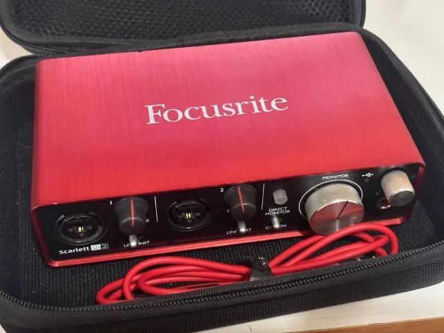 Interface de áudio Focusrite Scarlett 2i2 2ª Geração