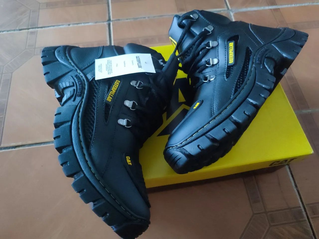 Bota Caterpillar Adventure - Preta - Foto 4