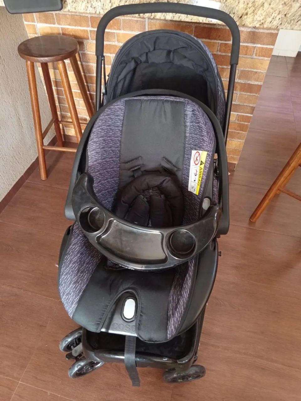 Carrinho de bebê com bebê conforto  - Foto 4