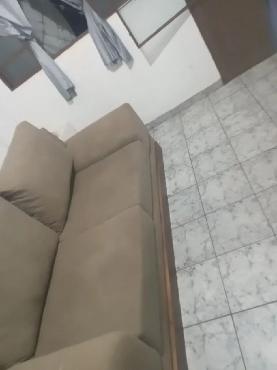 Sofá 3 lugares bege