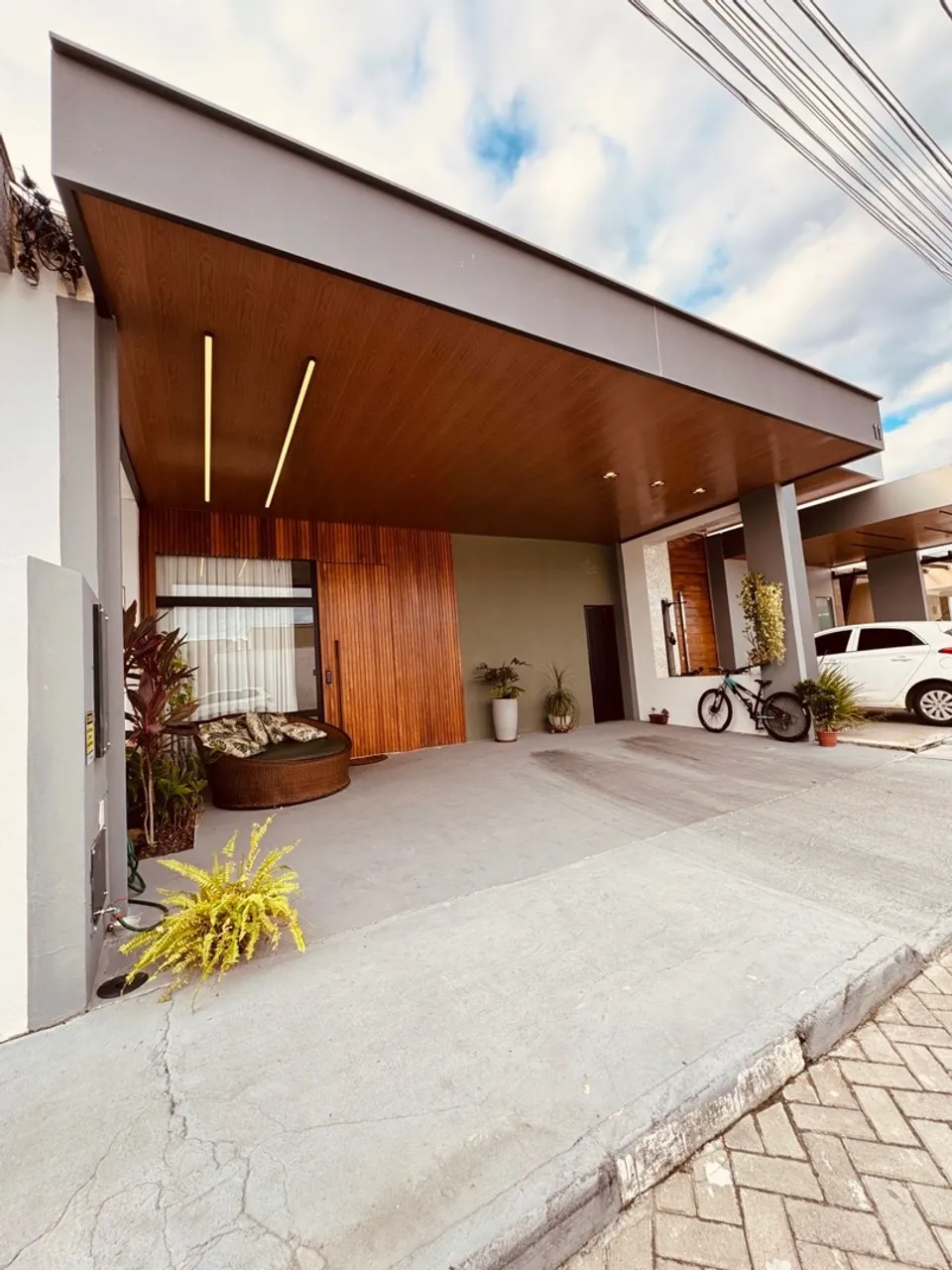 Alugo casa mobiliada em condomínio domínio bairro sim