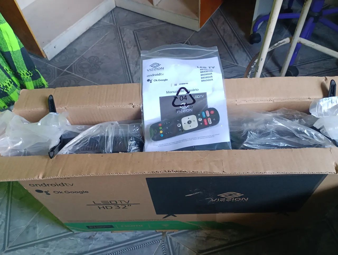 Vendo smarte de 32 polegadas marca vizzom com comando de voz um mês de uso nova - Foto 3