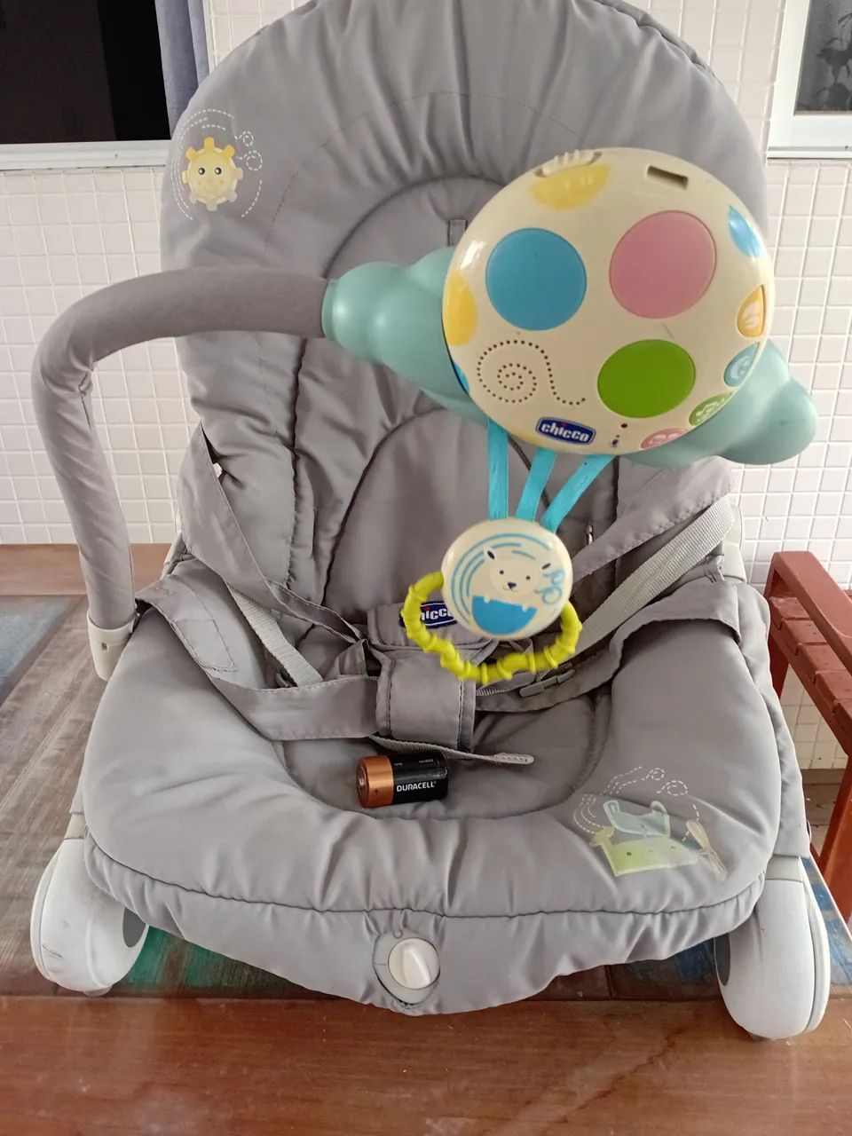 Cadeirinha de descanso Chicco com brinquedos