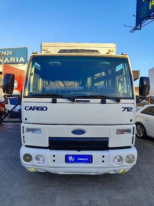 Ford Cargo 712 Cummins 6cc - Baú - Foto 2