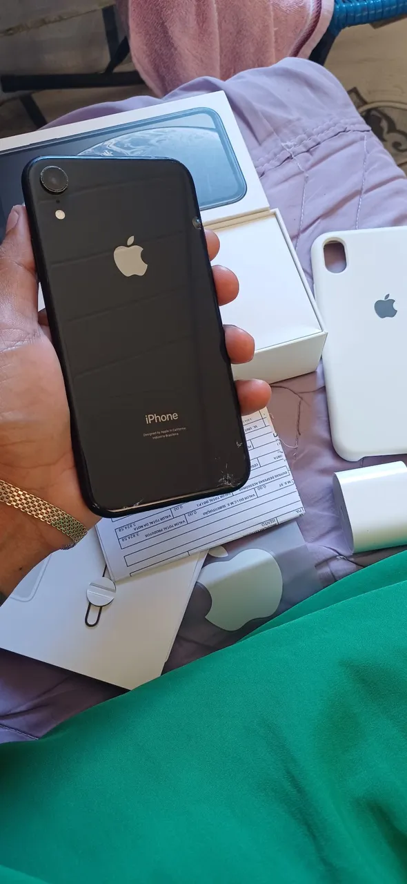 iPhone XR Preto - 256g trinco atrás
