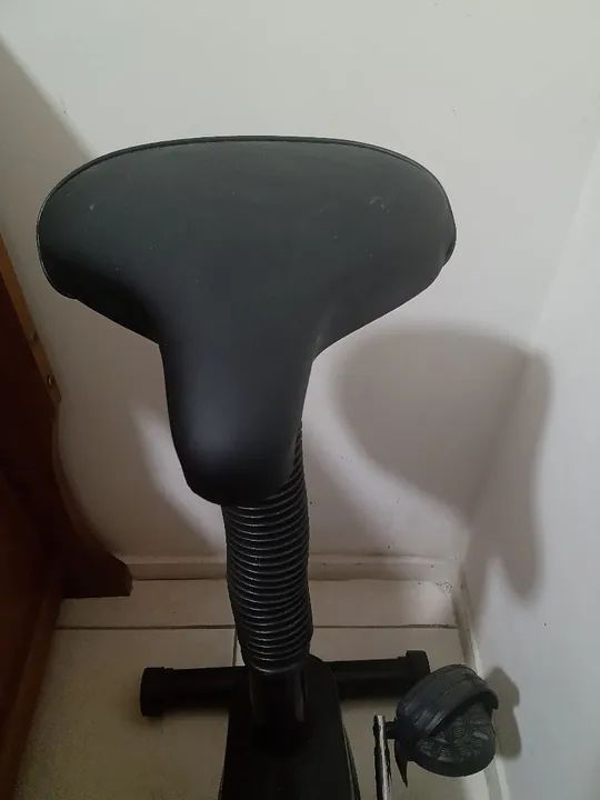 Bicicleta ergométrica para exercícios em casa - Foto 6