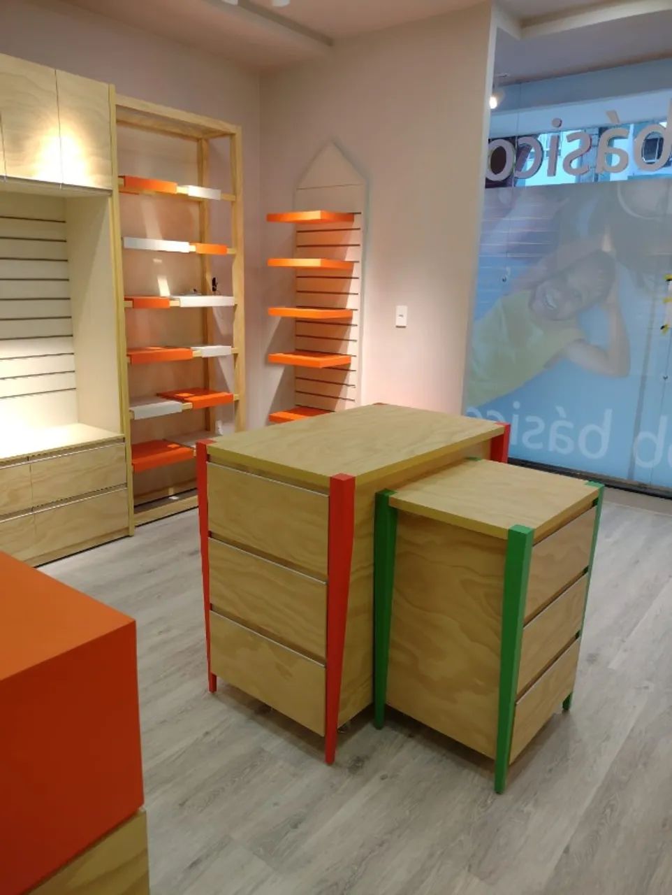 VENDO MOVEIS E EQUIPAMENTOS LOJA ROUPA INFANTIL  - Foto 4