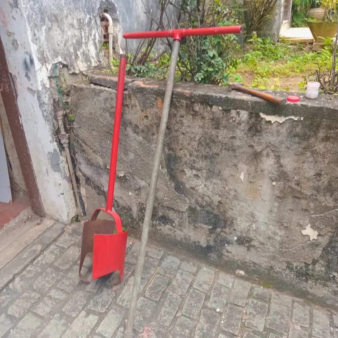 Furadeira de solo manual