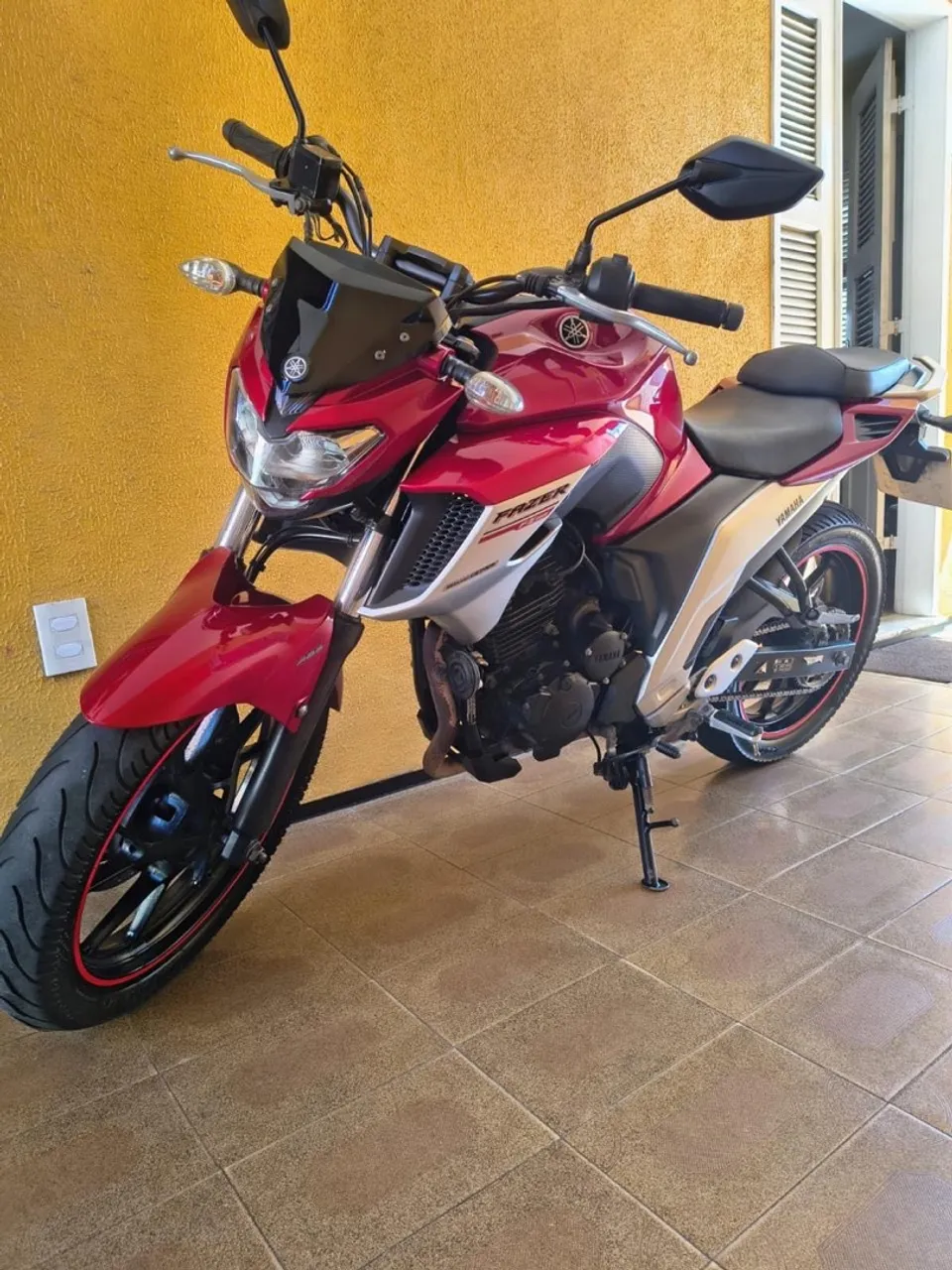 Fazer 250 - Vermelha