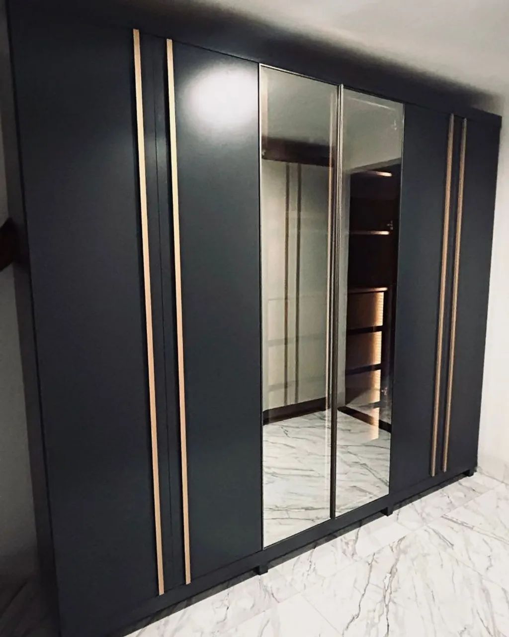 Guarda-Roupa Moderno e Elegante