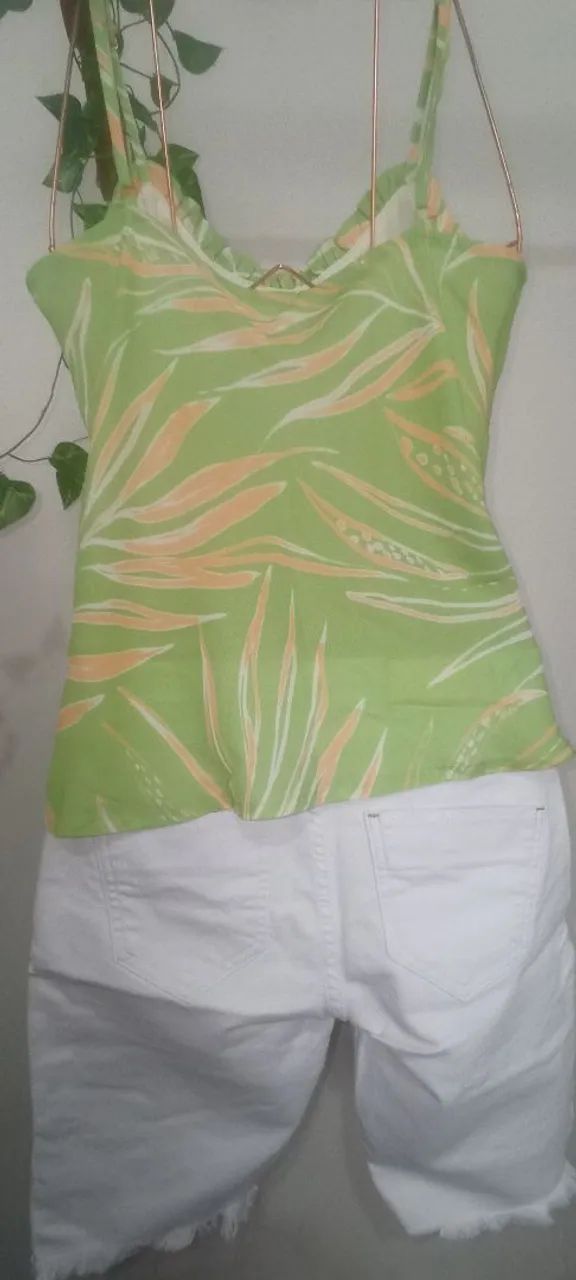 Blusa verde estampada floral semi nova - Foto 2