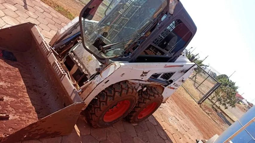 Mini carregadeira Bob Cat S450 Ano 2018 - Foto 2