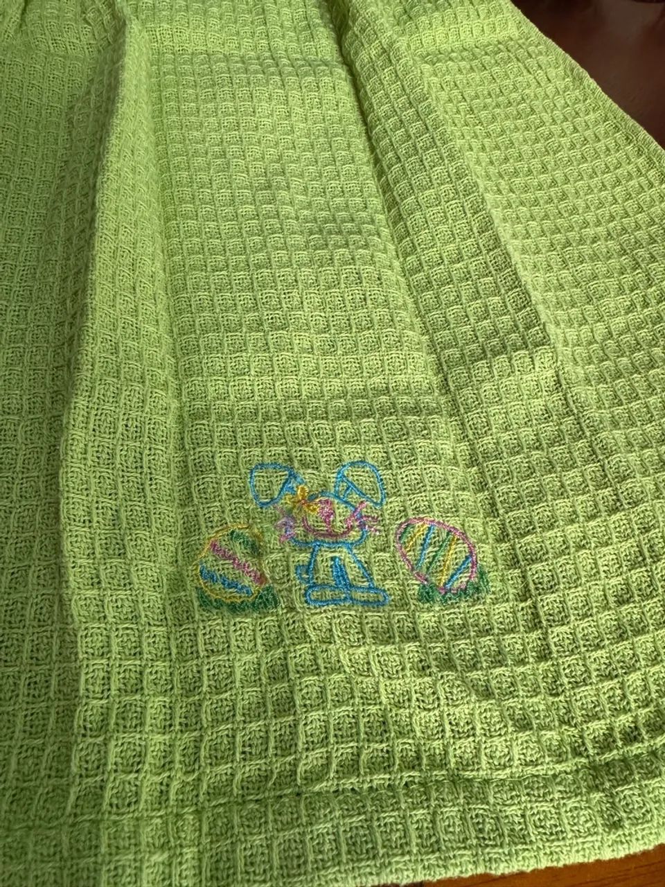 DUAS TOALHAS DE MÃO BORDADAS DE PÁSCOA  - Foto 3