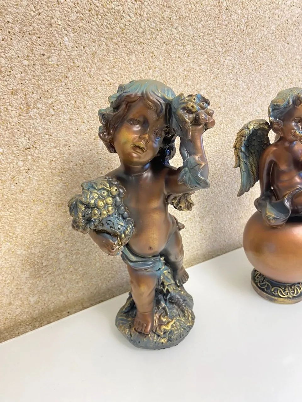 Anjos de resina bronze/ouro envelhecido - Foto 3