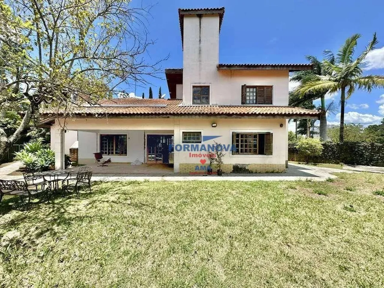 Vila Velha - Casa com 3 Suítes à VENDA com 255 m² por R$1.250.000 na Granja Viana