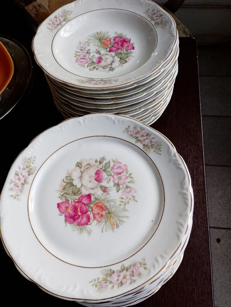 Jogo de Pratos Vintage Decorados com Flores