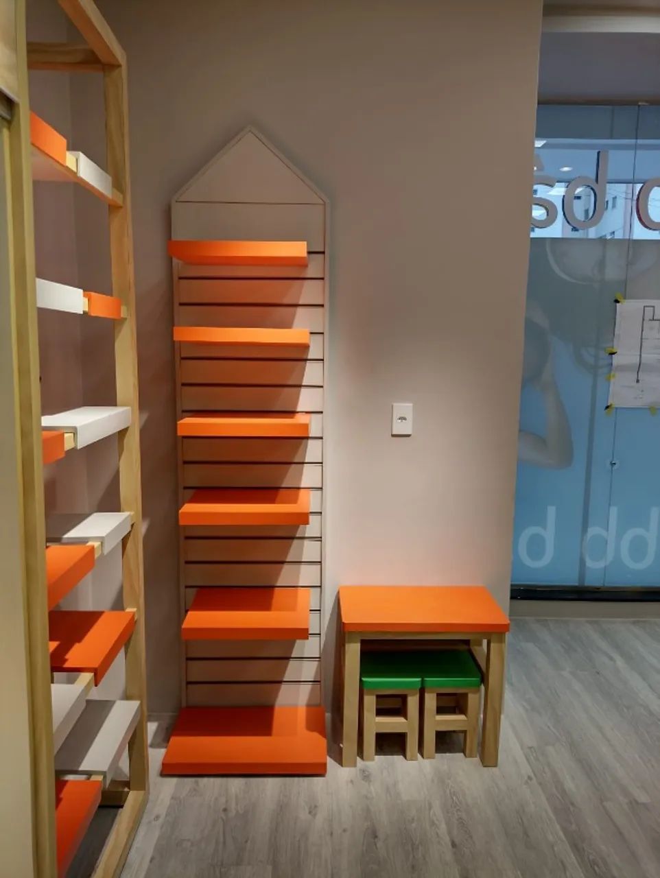 VENDO MOVEIS E EQUIPAMENTOS LOJA ROUPA INFANTIL  - Foto 3