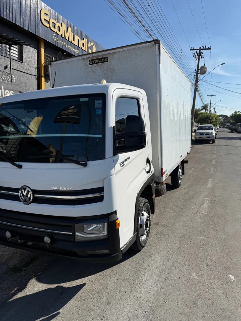 Delivery express com baú 2020 ar e direção