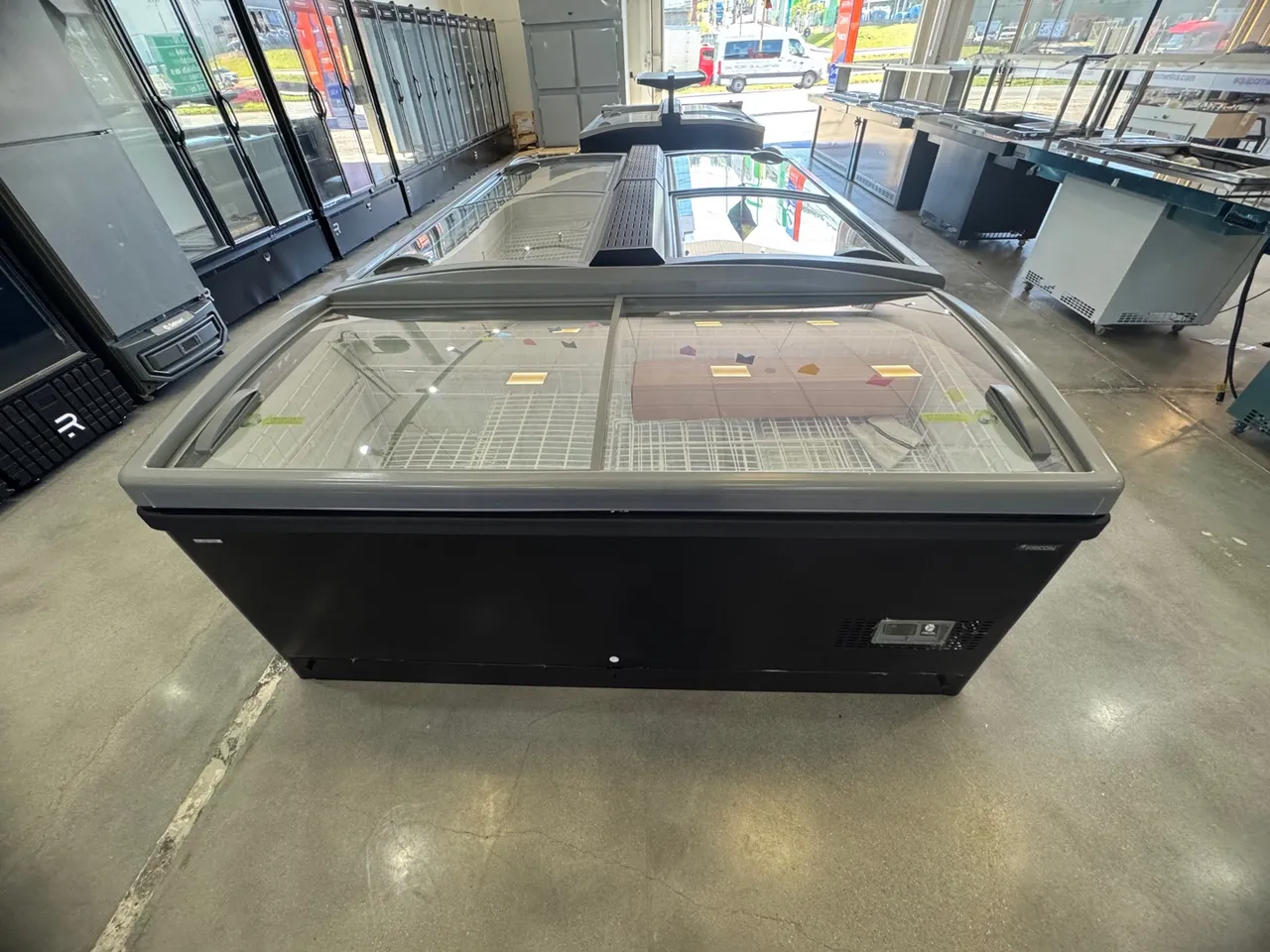 Ilha congelados Inverter FRICON dupla ação Preta 845 litros Nova