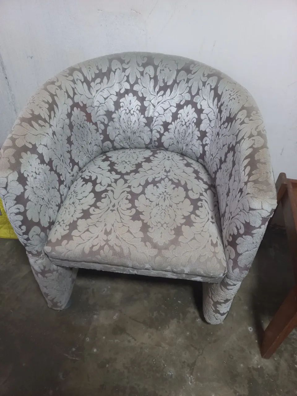 Poltrona em tecido floral