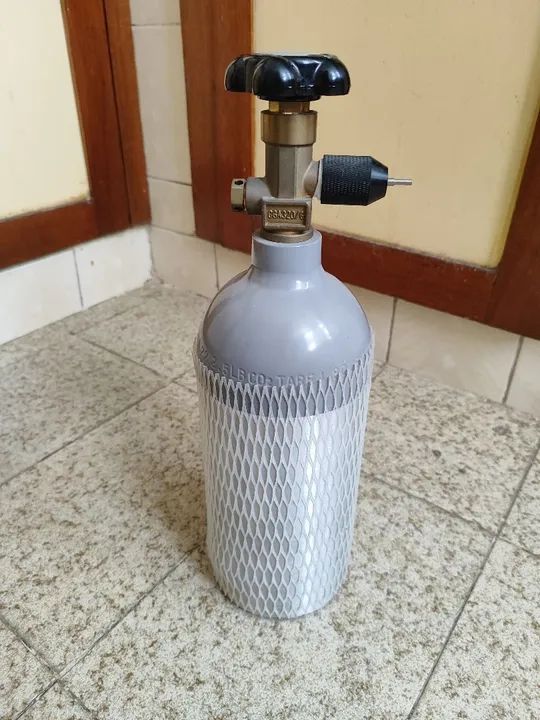 Cilindro de CO2 + regulador de pressão