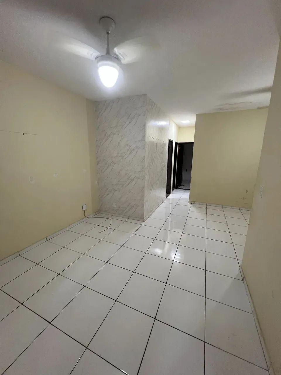 Vendo Casa Solta, 3 quartos, 3 WC, 2 vagas, Portão Eletrônico, terraço e quintal, Cohab An - Foto 2