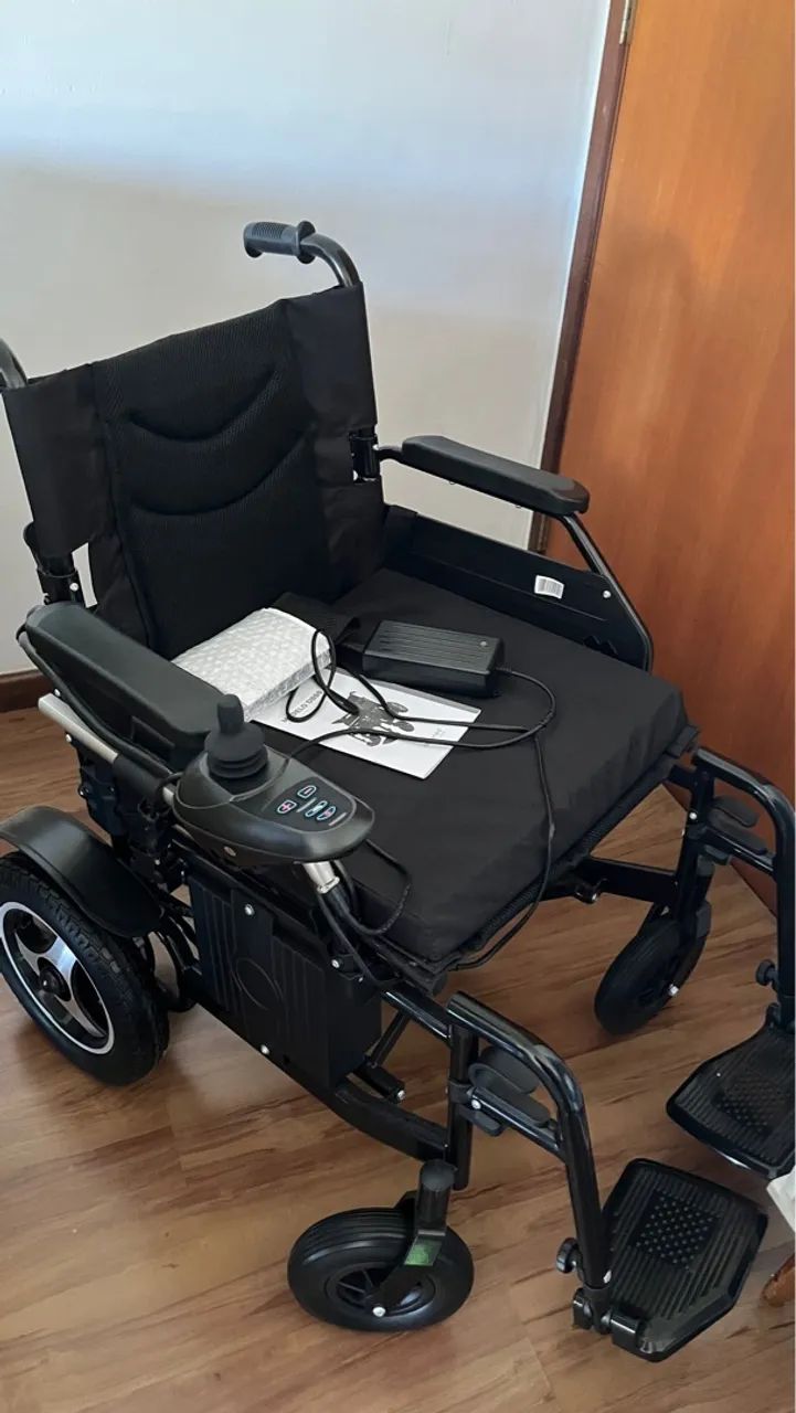 Cadeira de Rodas Elétrica com Joystick - Foto 4