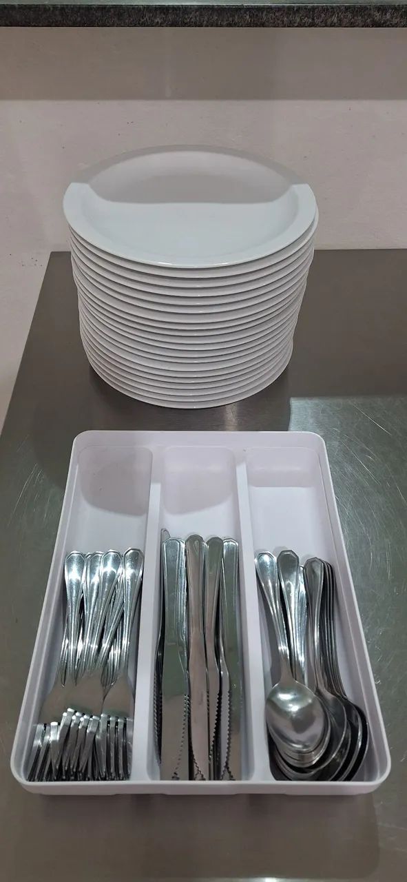 Talheres e Facas de Mesa em Aço Inox