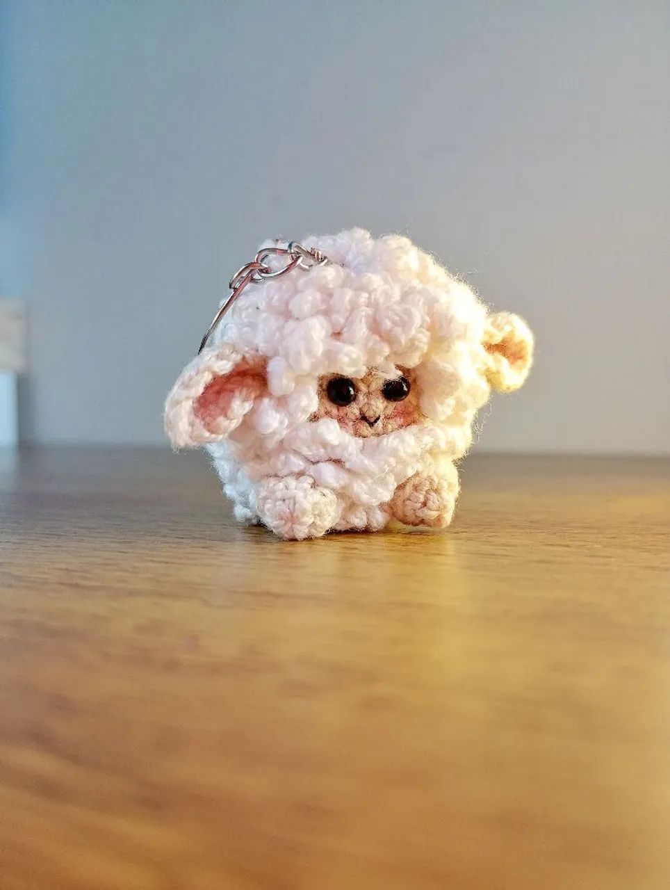 Chaveiro de ovelha de crochê fofo