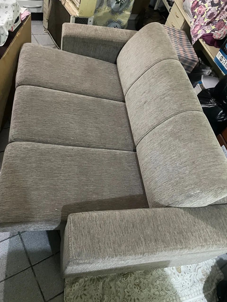 Sofá Cinza Moderno e Confortável