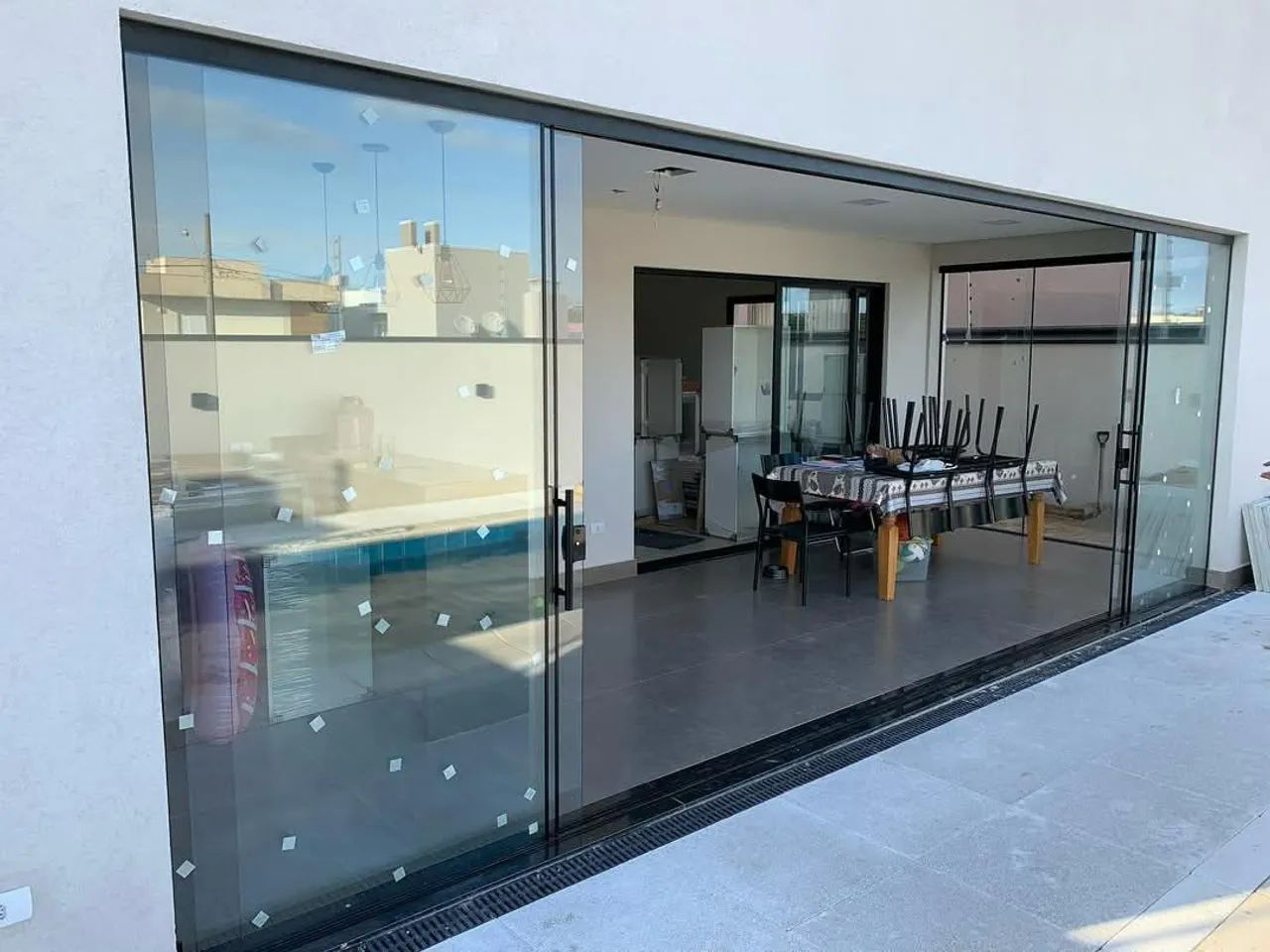 Box de vidro para banheiro com acabamento dourado - Foto 3