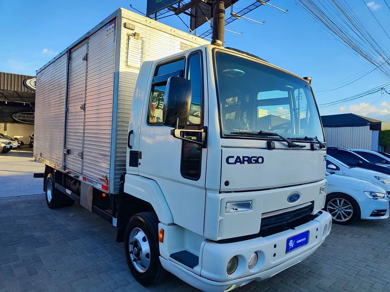 Ford Cargo 712 Cummins 6cc - Baú