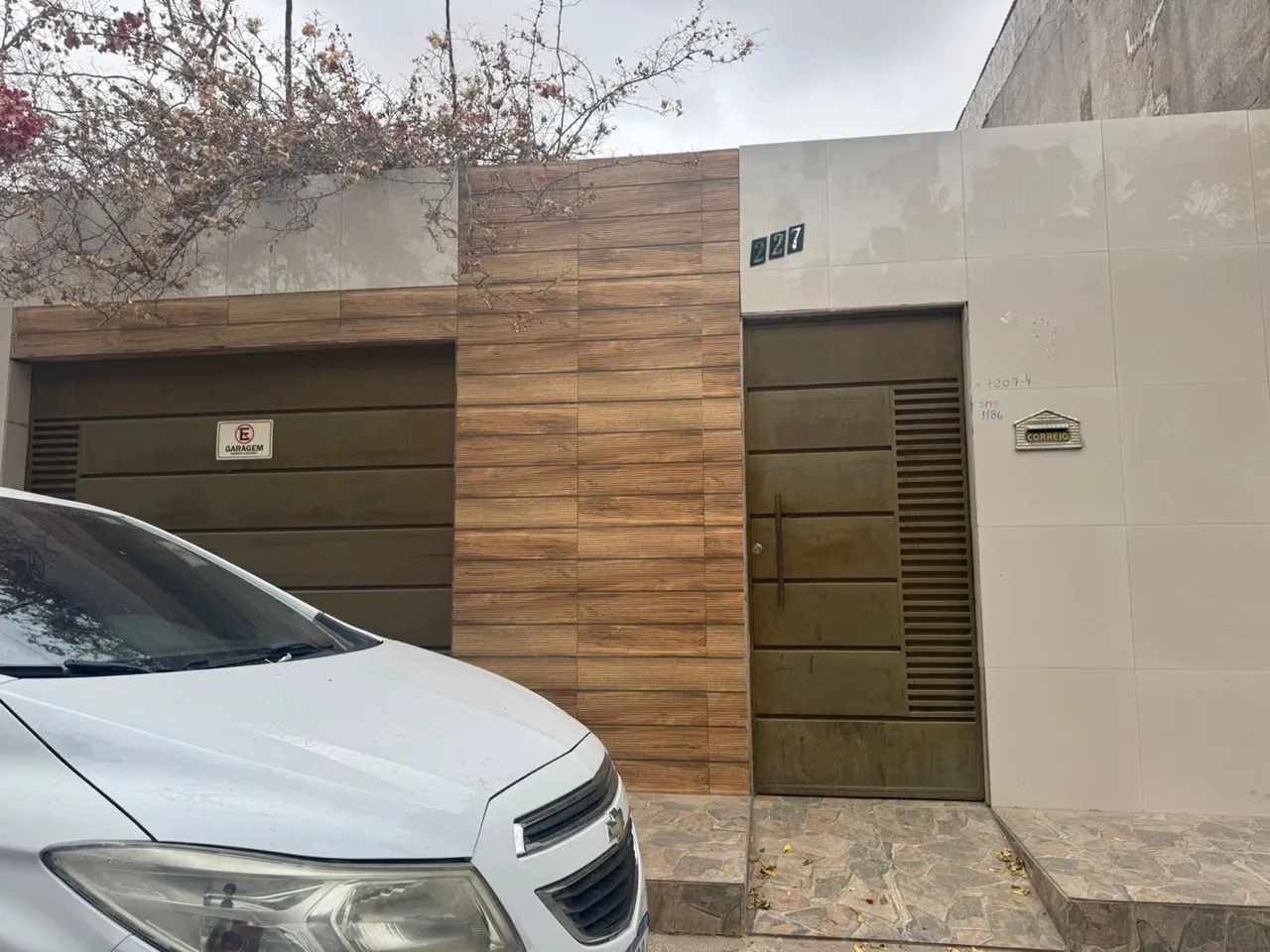 Vendo casa, bem localizada e pronta para morar. Ótima oportunidade!