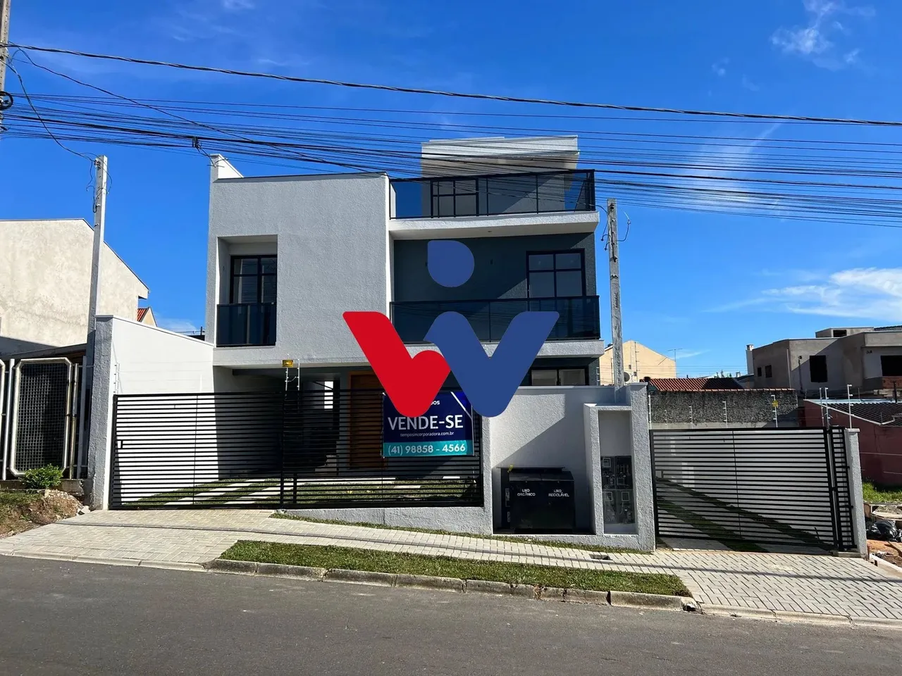 Sobrado com 3 dormitórios à venda,229.00 m , Araçatuba, CURITIBA - PR